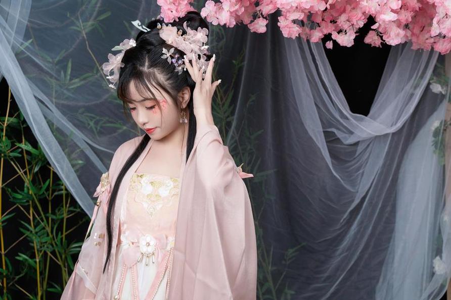 娱乐718吃瓜前线苹果版下载指南：轻松安装畅享最新娱乐资讯