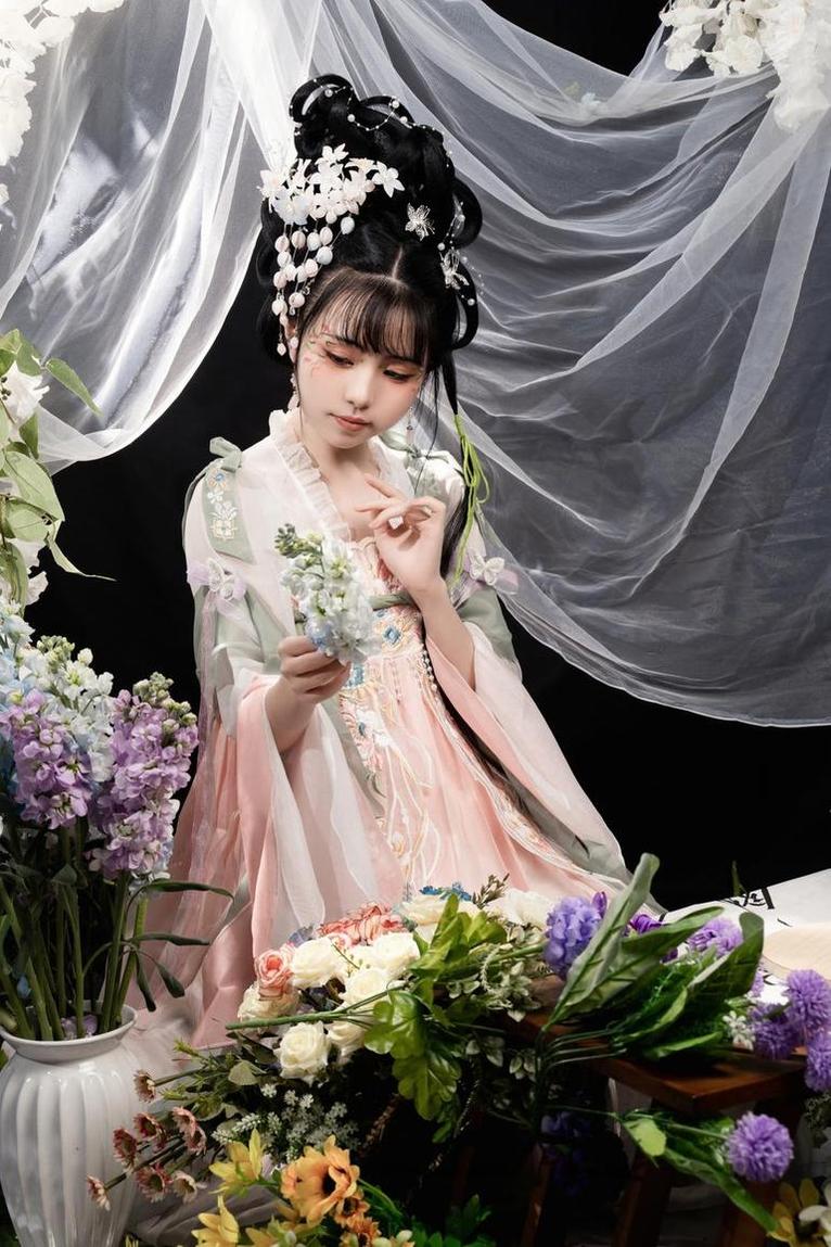 51吃瓜张家界新娘：最新动态分享